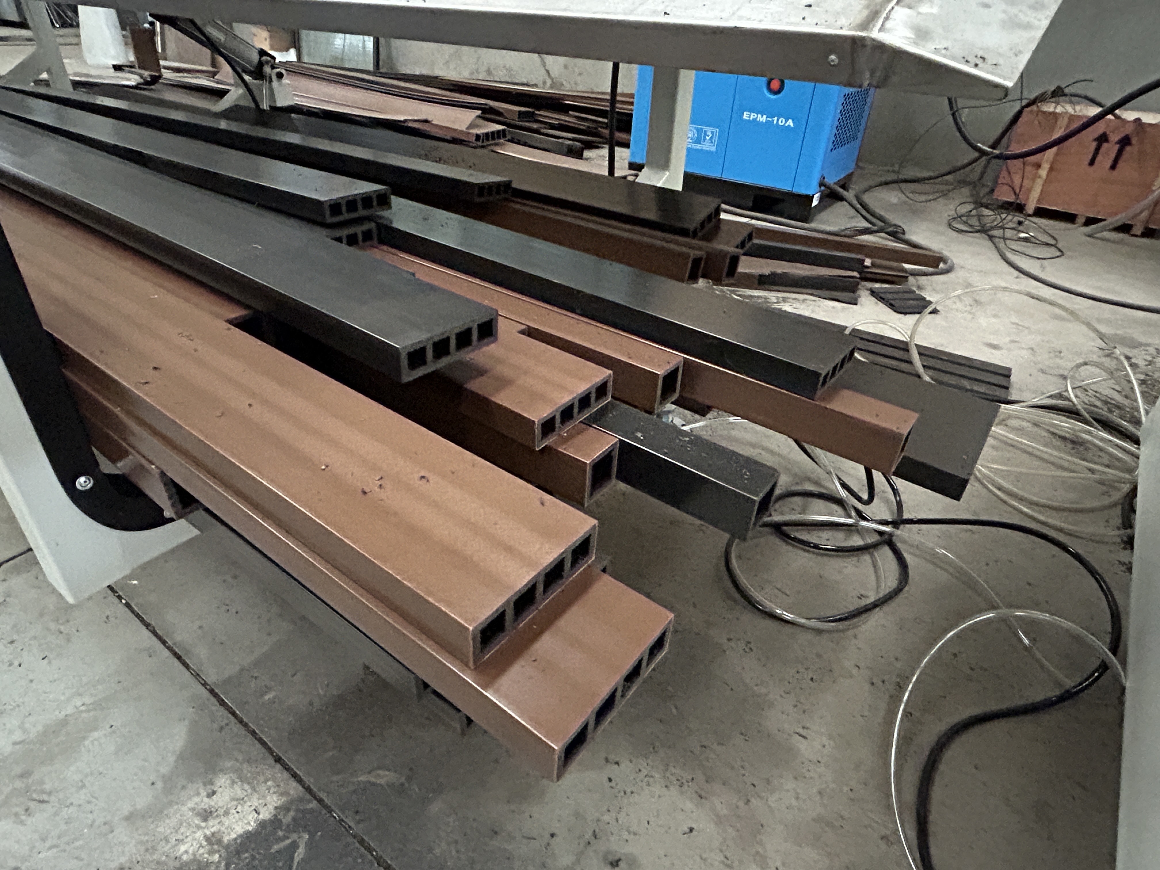 最新の会社の事例について Building a WPC Decking Manufacturing Solution for Outdoor Flooring Applications in Romania
