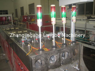 4つの管ポリ塩化ビニールの管の放出機械、電気水路の管の生産ライン