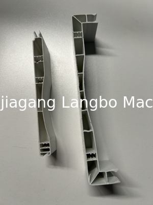 品質  51/105 22kw Curtain PVC Profile Extrusion Line Conical Twin Screw 工場