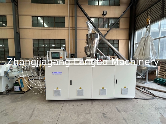55kWモーターとABB周波数インバーターを持つ先進的なPVCパイプ生産ライン