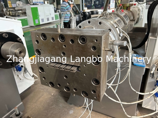 二重層WPCのプロフィールの放出ライン高容量37KW