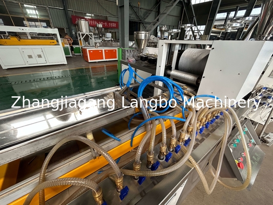 二重層WPCのプロフィールの放出ライン高容量37KW