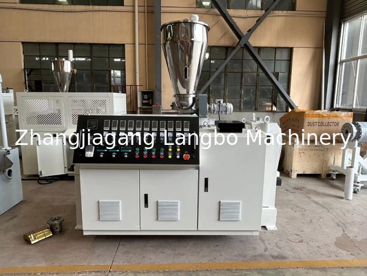 350KG/H 容量 PVC エクストルーダー マシン プラスチックのプロファイル製造ライン 材料の原材料 PVC 添加物