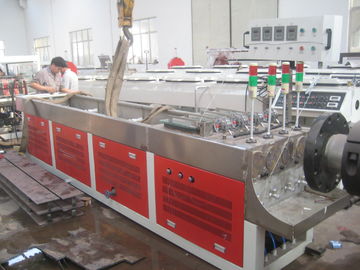 耐久財4ポリ塩化ビニールは製造機械250KG/H/350KG/H容量の倍ねじ配管する