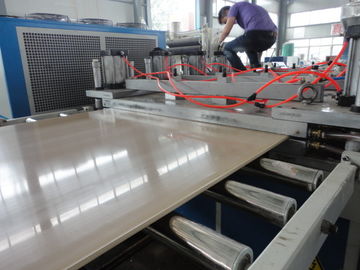 PVC 天井パネル生産ライン プラスチック板製造のための自動挤出機