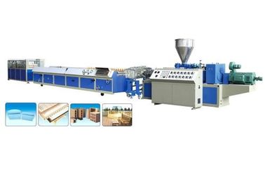 高い生産WPCのプロフィールの放出ライン380V 3P 50HZはセリウムの承認を入れました