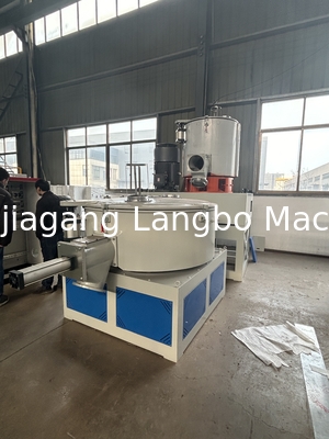 500L熱ミキサー ホットシステム PVCペレット粒 プラスチック粒 ミキサー マシン 500Lステンレス鋼 プラスチックミキサー WPC Proo を準備する