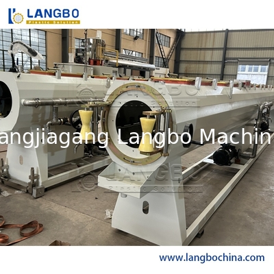 UPVC/ポリ塩化ビニールの管の放出ライン フル オートマチックのプラスチック管の生産ライン