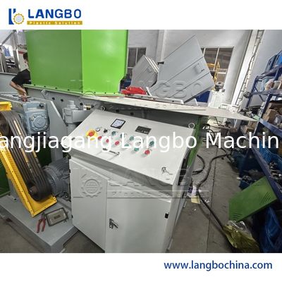 プラスチック用機械 プラスチック廃棄物 木材パレットHDPEパイプ 繊維用 フィルム 粉砕 リサイクル 機械