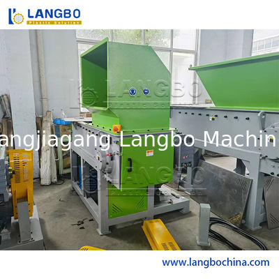 500-1000KG/HR 容量とプラスチックパイプまたはプロファイルのための37KWのモーターパワーを持つダブルシャフトプラスチックリサイクルシェードラー
