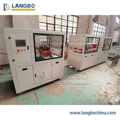 高出力ポリ塩化ビニールのプロフィールの放出の行300MMのプロフィールのサイズ250KG/H容量