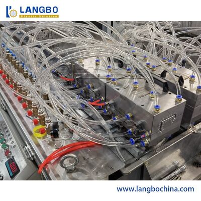 高出力ポリ塩化ビニールのプロフィールの放出の行300MMのプロフィールのサイズ250KG/H容量