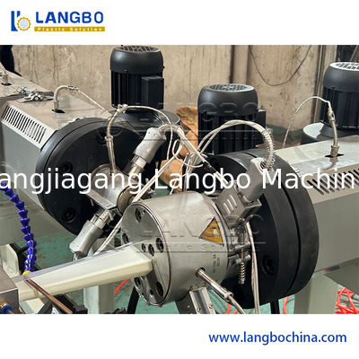 プラスチックの価格ストライプエクストルーション生産ライン PVCプロファイルエクストルーダー PVC価格タグホルダー製造機械