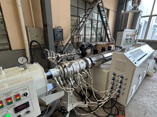 プラスチックPE HDPE PPR 水ガスオイル供給パイプ 挤出生産ライン シングルスクリュー挤出パイプ製造機械