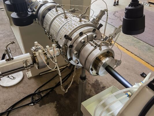 プラスチックPE HDPE PPR 水ガスオイル供給パイプ 挤出生産ライン シングルスクリュー挤出パイプ製造機械