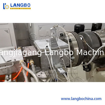 建築WPCのプロフィールの放出の行240MMプロダクト サイズ37KWモーター力