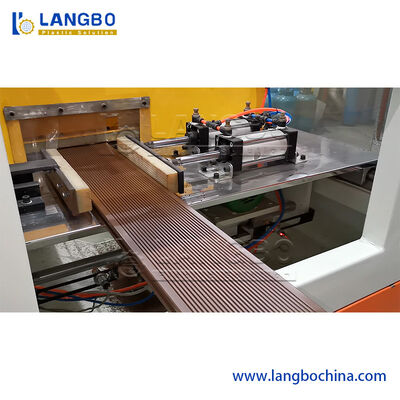 普及した容易な作動させたWPCのプロフィールの放出ライン低負荷の消費