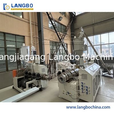 建築WPCのプロフィールの放出の行240MMプロダクト サイズ37KWモーター力