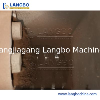 55/110 円形ツインスクリューエクストルーダー WPC プロファイルエクストルーションライン 1180MM プロファイルサイズと22KW モーターパワー