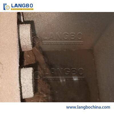 普及した容易な作動させたWPCのプロフィールの放出ライン低負荷の消費