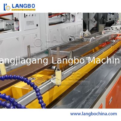 建築WPCのプロフィールの放出の行240MMプロダクト サイズ37KWモーター力