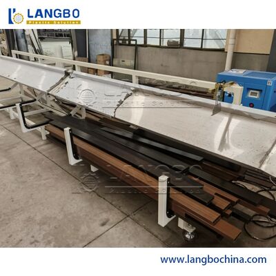 ポリ塩化ビニール/WPCのプロフィールの放出ラインモーター倍ねじ設計