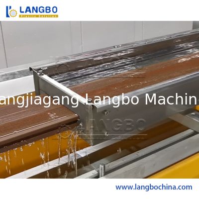 ポリ塩化ビニール/WPCのプロフィールの放出ラインSiemensモーター倍ねじ設計