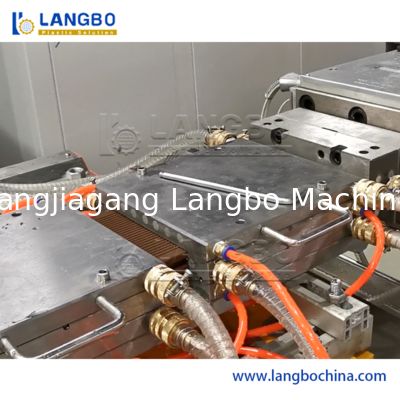 ポリ塩化ビニール/WPCのプロフィールの放出ラインSiemensモーター倍ねじ設計