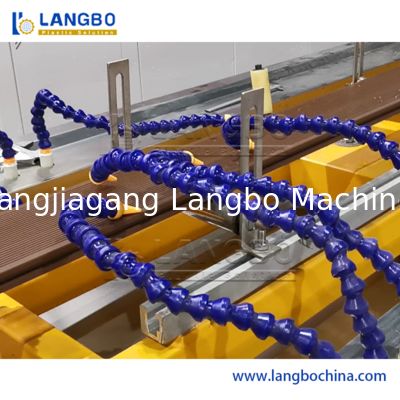 ポリ塩化ビニール/WPCのプロフィールの放出ラインSiemensモーター倍ねじ設計