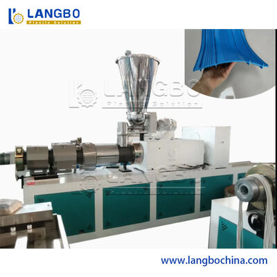 巾木および壁パネル用止水PVC装飾プロファイル