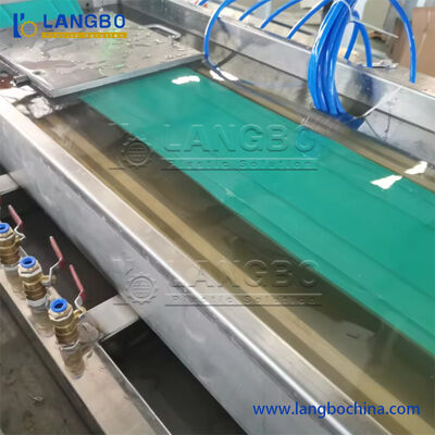 巾木および壁パネル用止水PVC装飾プロファイル