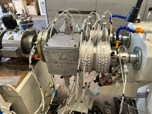 プラスチック押出機 プラスチック設備 PVC PP PE パイプ押出機 PVCパイプ製造機