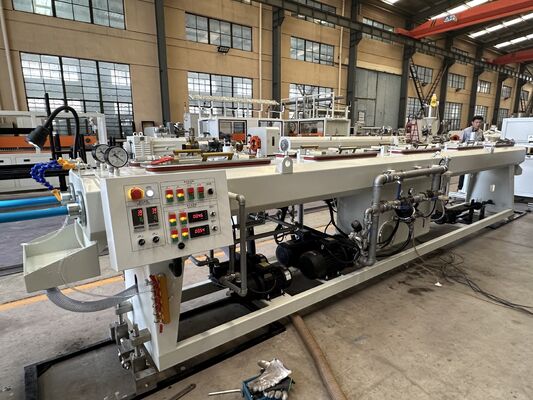 プラスチック製のPVCパイプ製造機械 Pvc/upvc/cpvc/pvcパイプ挤出機械