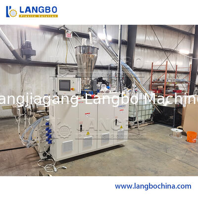 55/110 円形ツインスクリューエクストルーダー 22KWのモーターパワーを持つ1180mmケーブルトランクのためのPVCプロファイルエクストルーションライン