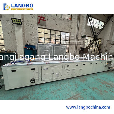 工場価格 55/110 コニカル二軸押出機 PVC ケーブルトランキング押出ライン、1180mm プロファイルサイズ、22KW モーター出力