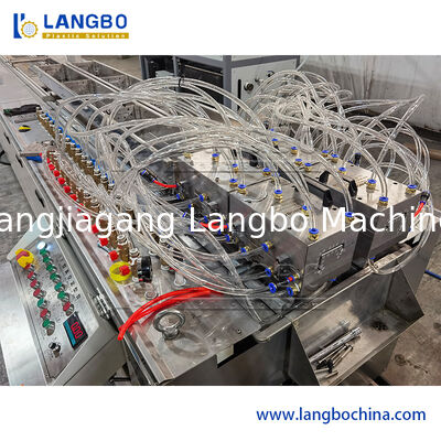 1180mmケーブルトランキング用、55/110コニカル二軸押出機、22KWモーター搭載のPVCプロファイル押出ライン