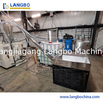 55/110 円形ツインスクリューエクストルーダー 22KWのモーターパワーで1180mmケーブルトランキングのためのPVCプロファイルエクストルーションライン