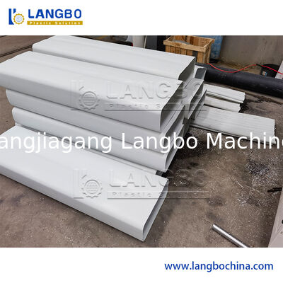 ポリ塩化ビニールのPE PP WPCのドアの床の装飾的なプロフィール板パネルの放出の生産ライン