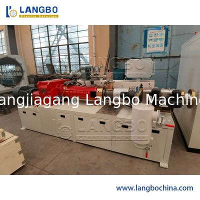 配水管ポリ塩化ビニールの双生児ねじ押出機、自動制御のプラスチック放出機械