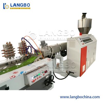 巾木および壁パネル用止水PVC装飾プロファイル