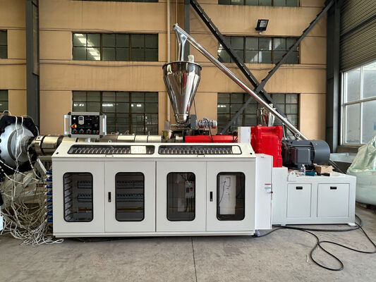 中国の高度な大口径400-710mmプラスチックUPVC製造機械工場
