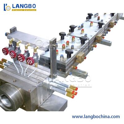 WPCデッキライン エクストルーション,校正,外壁板のエムボス