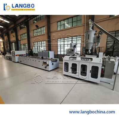 WPCデッキ材製造機 | ボードの反りを低減する冷却制御