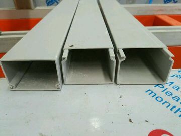 機械に二重ねじ押出機をするポリ塩化ビニールのプロフィール/UPVCのドアおよび窓