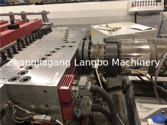 プラスチックPPのPE WPCの皮ポリ塩化ビニールの泡板放出ライン/作成機械/生産ライン