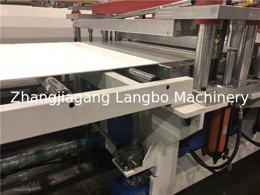 プラスチックPPのPE WPCの皮ポリ塩化ビニールの泡板放出ライン/作成機械/生産ライン