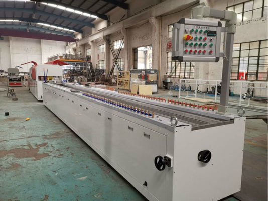 プラスチック製のPVCケーブル トランキングコーナープロファイル エクストルーション生産製造機械